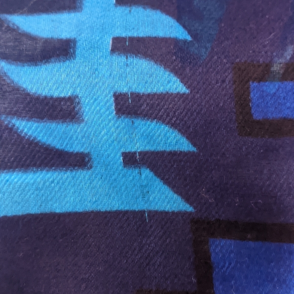 Beautiful vibrant soft flowy scarf - Picture 2 of 10